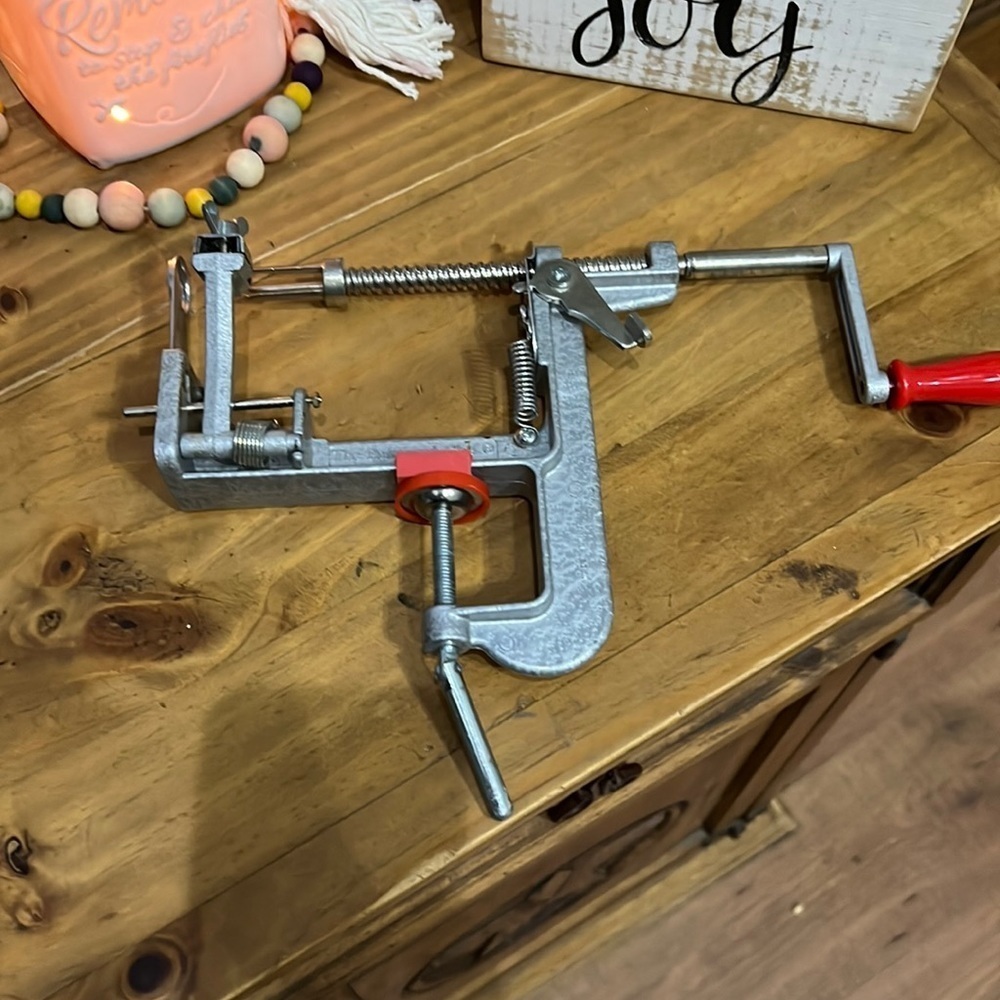 The Pampered Chef Apple Peeler and Corer